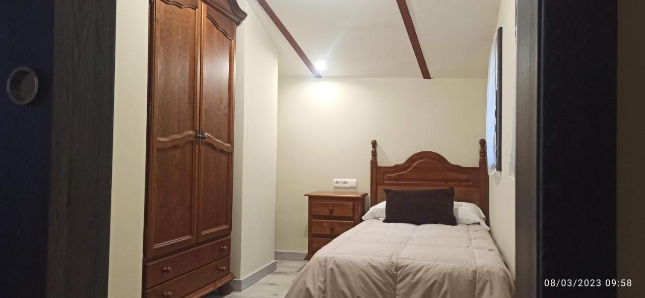 Hostal San Antonio Iscar Esterno foto